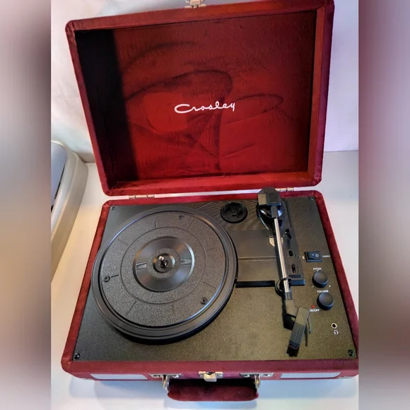 Crosley Red Portable Turntable - Picture 10 of 11